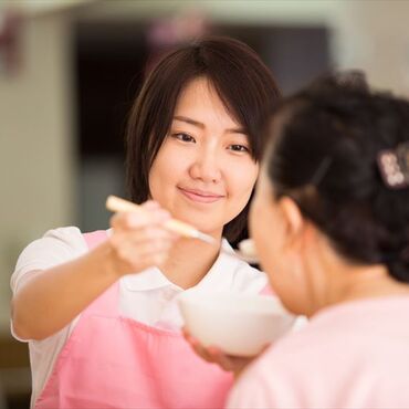 女性　介護